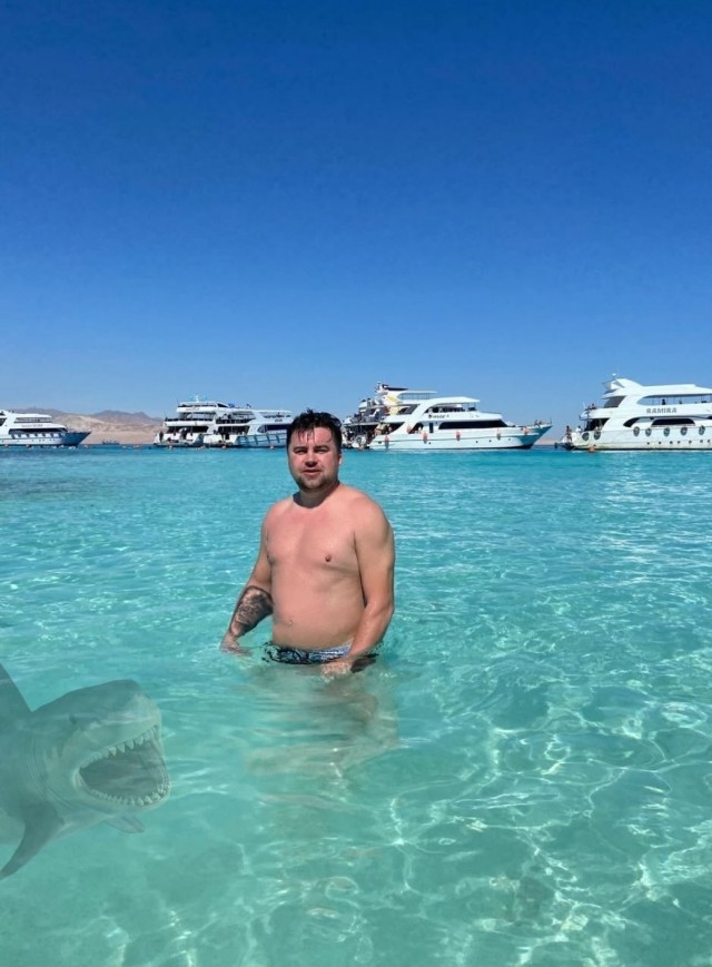 Фотошоперы, сделали  стройнее