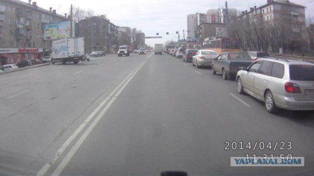 Один поворачивал , другой летел.