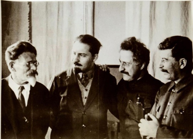 История в фотографиях