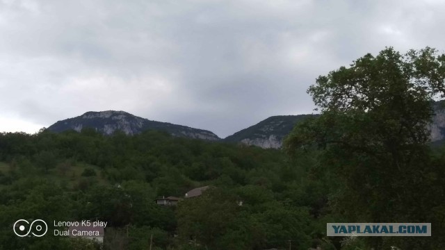Друг бросил работу в Москве и живет на море.