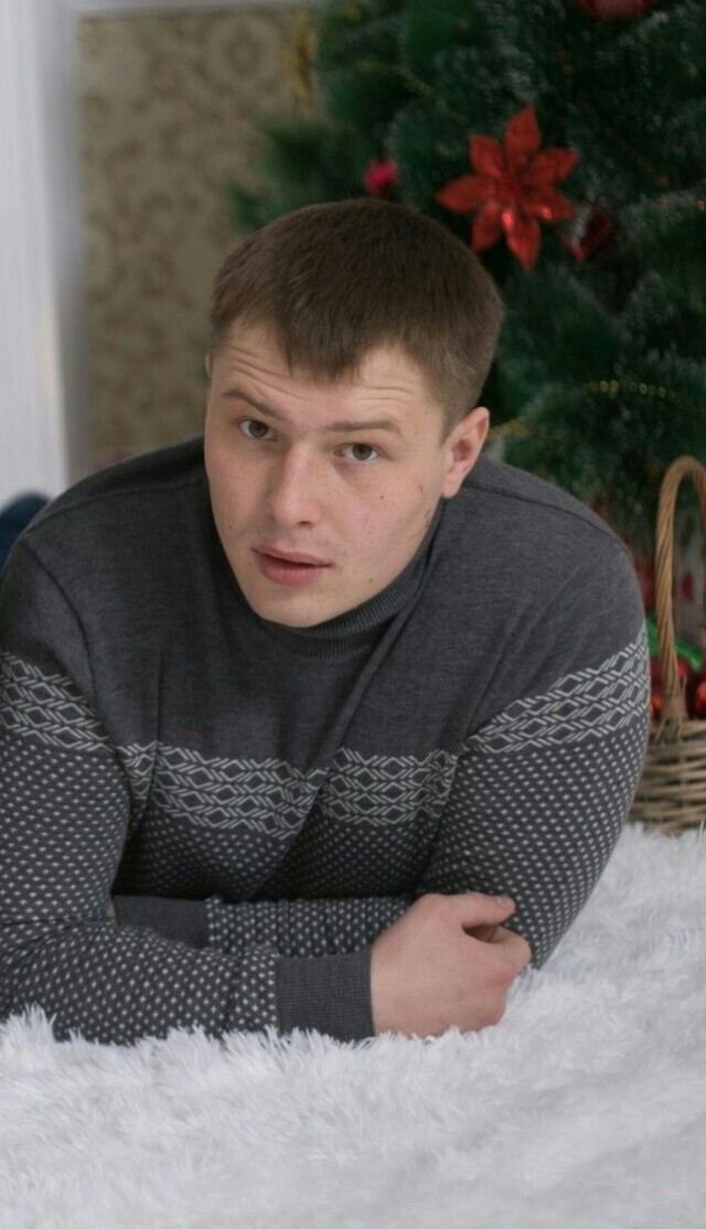 В Оренбурге камера сняла вандала, пришедшего с двумя девушками, из клуба