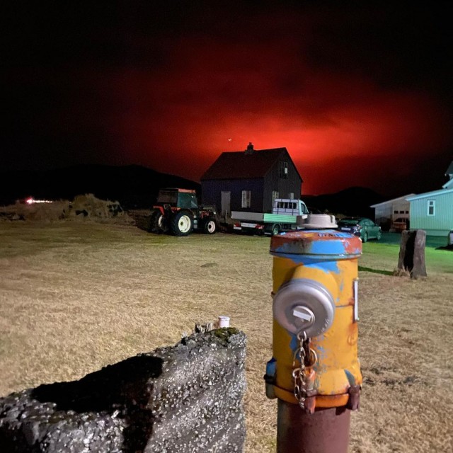 Проснувшийся в Исландии вулкан Фаградальсфьядль стал инстаграм-достопримечательностью
