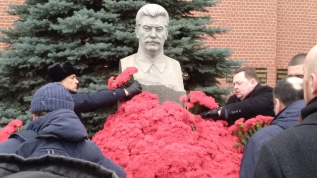 В Госдуме призвали убрать захоронения лидеров СССР с Красной площади