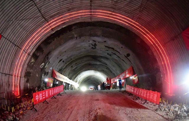 Куда Китай строит 127-километровый подводный тоннель?