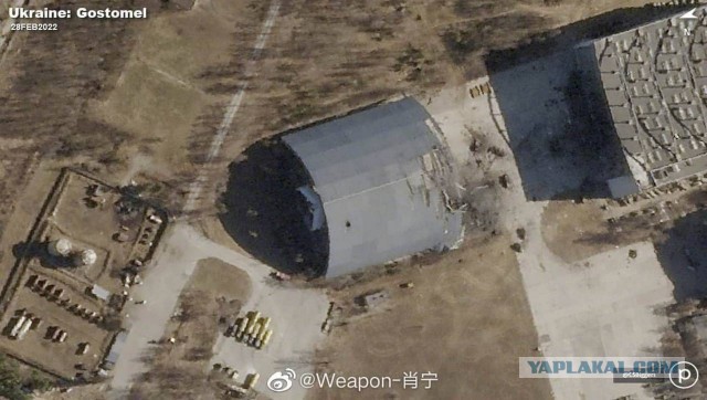 Фото последствий удара по ангару с самолетом Ан-225 «Мрия»