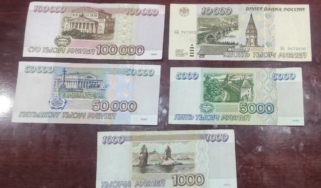 В Красноярске появились новые 5 и 10-рублевые купюры