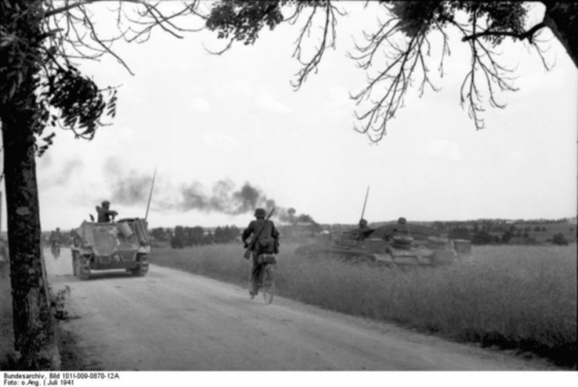 StuG III под кличкой "Гадюка", самая массовая в производстве с которой пришлось встретиться нашим дедам.