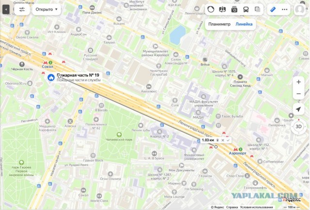 На Ленинградском проспекте в районе метро Аэропорт горит крыша жилого шестиэтажного дома (Москва)