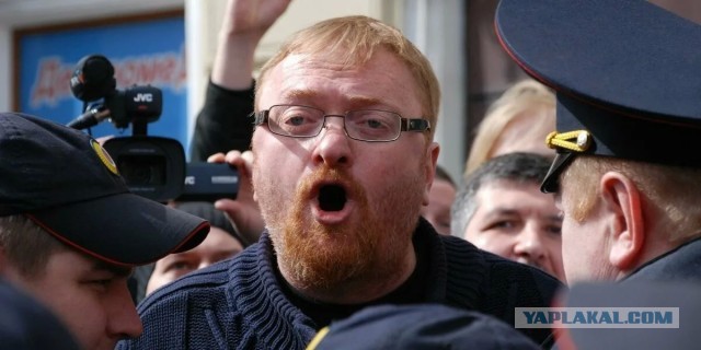«Это неуместно»: в Госдуме призвали убрать презервативы из кассовых зон магазинов