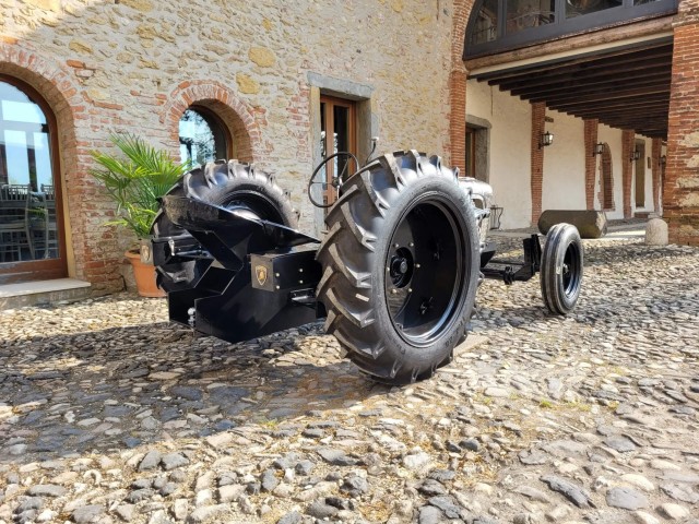 Хот-род из трактора Lamborghini 2R. Немного автобезумия в фото