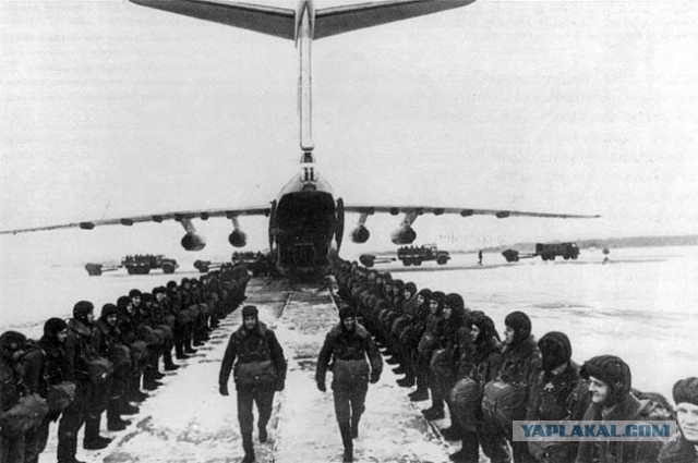 Хам на БМВ Х5 "учит" скорую в Москве