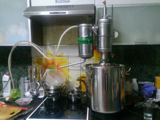 Жена и тёща похитили мой самогонный аппарат