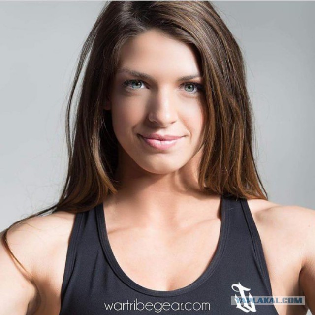 Девушка-борец Маккензи Дерн покорила пользователей сети своими захватами