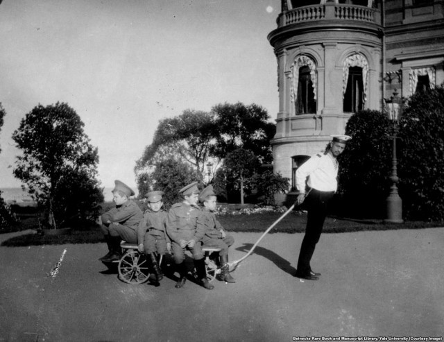 Перед расстрелом: редкие фотографии российской царской семьи