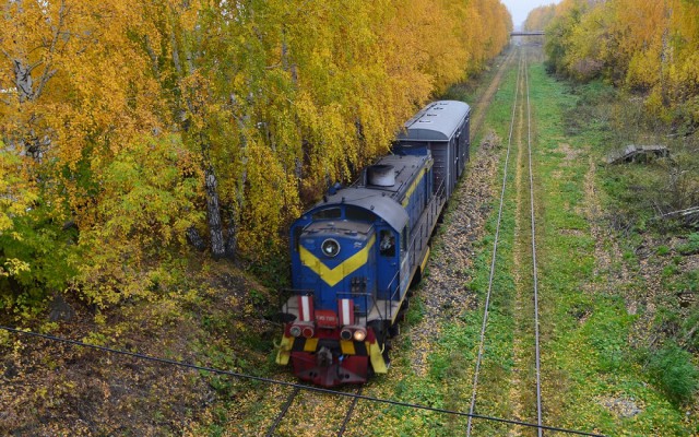 Осенние поезда и железная дорога