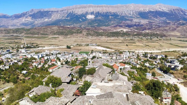 Aлбания в эпоху ХВОРИ всеобщей (2021)