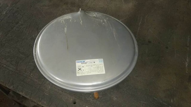 Вскрытие неразборного расширительного бака газового котла