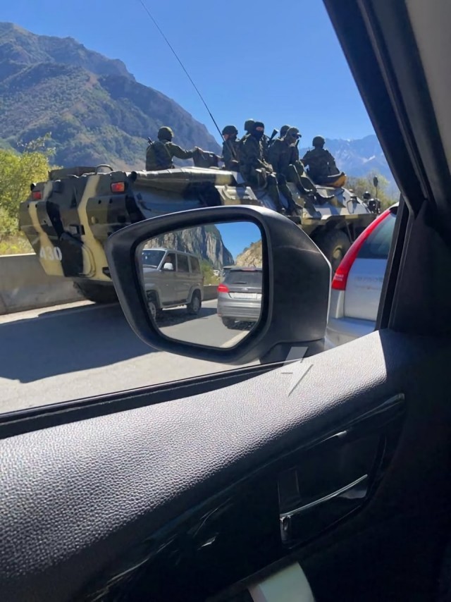 Очевидцы сообщают о прибытии российских военных на пропускной пункт «Верхний Ларс» на границе с Грузией