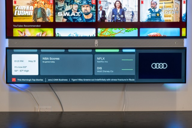 Вышел обзор бесплатного 4K-телевизора стартапа Telly со вторым экраном для показа рекламы, накрывать который нельзя