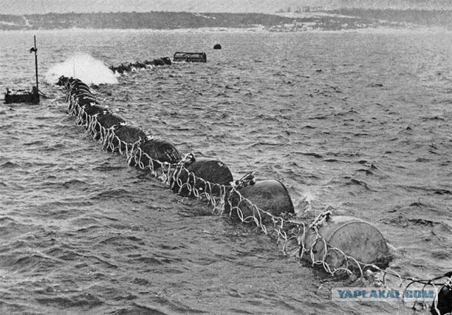 При атаке на сухой док "Севастопольского морского завода" под удар попали десантный корабль "Минск" и подлодка "Ростов-на-Дону"