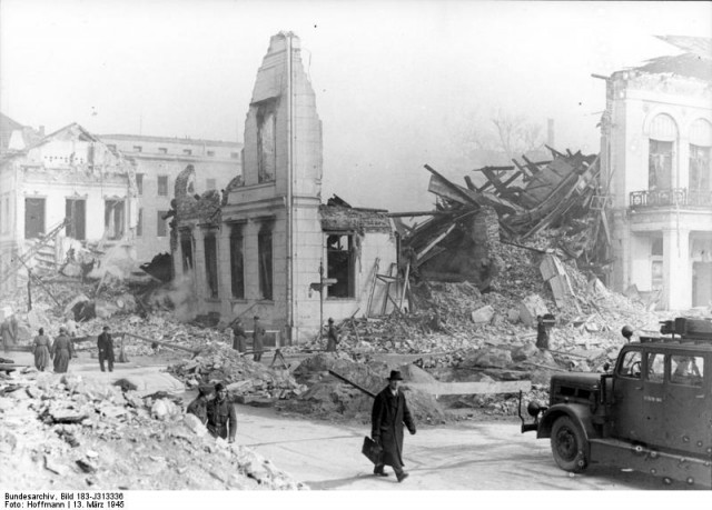 1945 год в 84 фотографиях