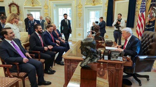 Террористы проникли в Белый дом через боковой вход!