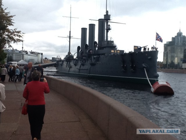 Вывод крейсера "Аврора" на ремонт
