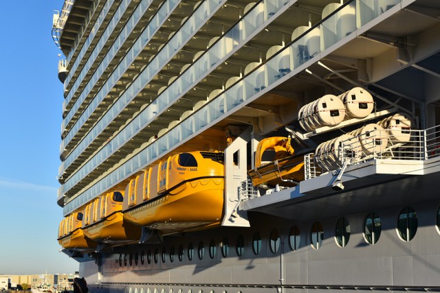 О новом городе развлечений на воде: инаугурационный круиз на гиганте Harmony of the Seas