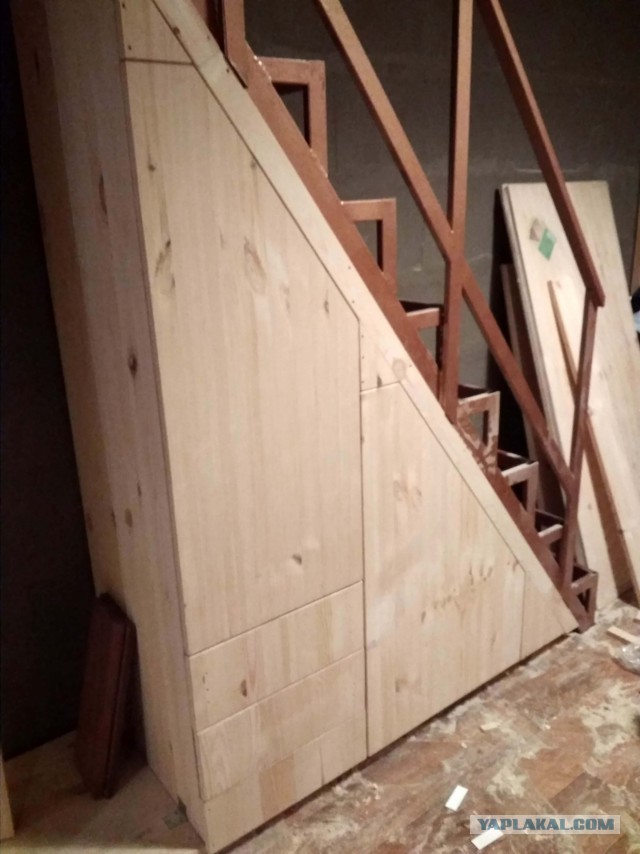 Строю шкаф под лестницу из мебельных щитов