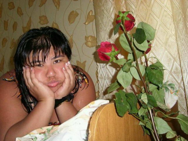 Девки, хорош выкобениватся перед фотиком