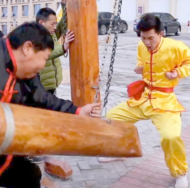 Вот это дает мужик!
