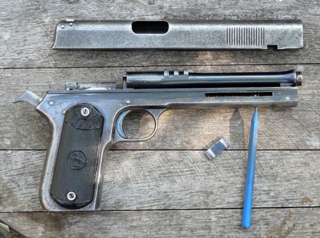 Первый в ряду "Кольтов": Colt M1900