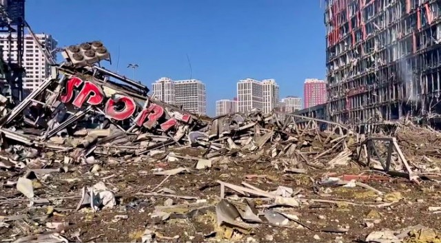 Горит торговый центр «Стройпарк» в Балашихе