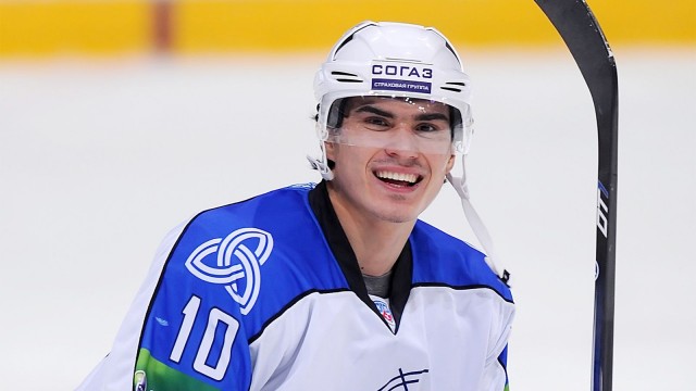 Простая новость. Форвард «Нефтехимика» Наиль Якупов помог оснастить детскую районную больницу в Нижнекамске