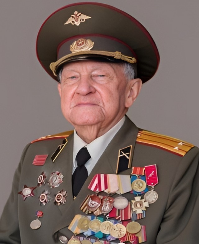 Власовец похвалился перед советским офицером, что они хорошо воюют. Что ответил офицер