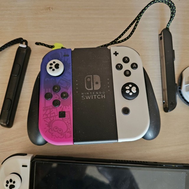 Продаю Nintendo switch oled 64gb с играми