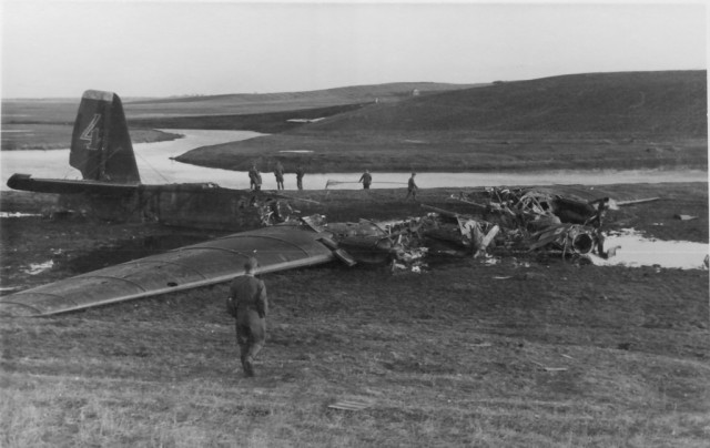 Живые и мертвые. Экипажам ТБ-3 павшим в июне 1941