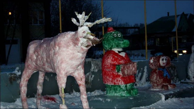 18 странных скульптур на детских площадках, которые невозможно забыть
