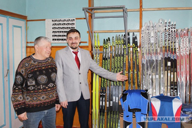 «Спонсоров он нашёл, умник. Как ты мог пойти в обход администрации?!»