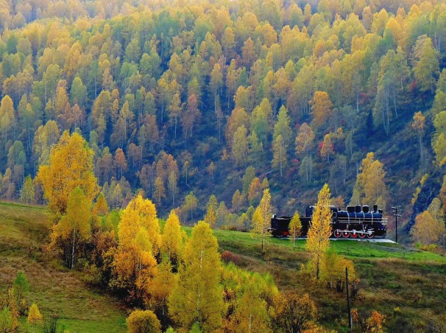 Осенние поезда и железная дорога