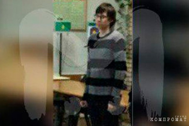 В Жулебино старшеклассник пришел в школу с ножом. Сначала угрожал учителям, сейчас угрожает убить себя