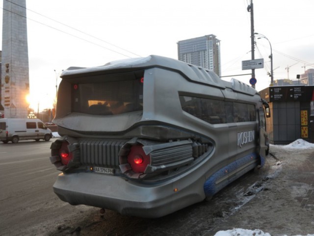 На Украине построили автобус-звездолет