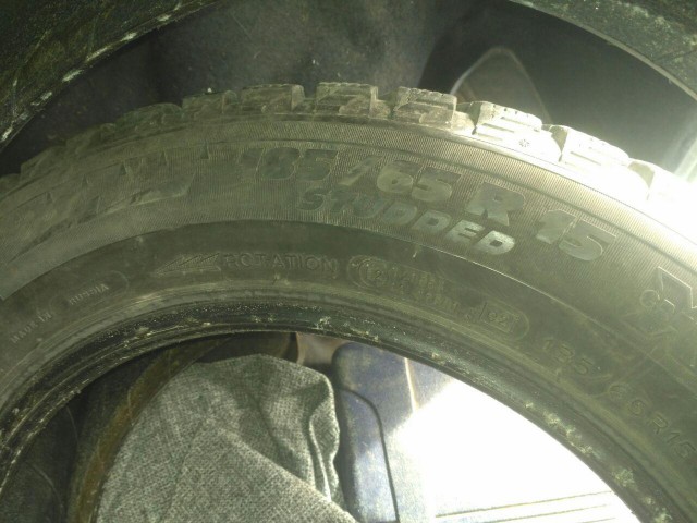 СПБ. Продам комплект шин Michelin XIN2 185/65/R15 почти даром