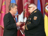 Фотожаба: Награда нашла героя