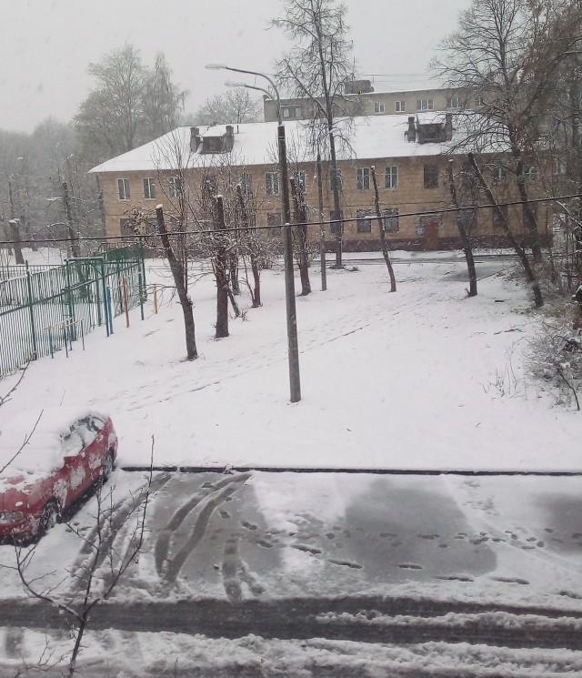 Все деревья а серебре, пляшут зайцы на горе, на реке сверкает лёд, наступает...