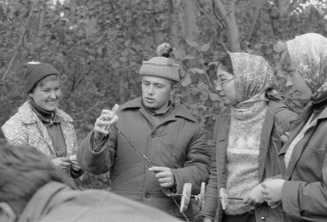 Шашлыки и пикники в СССР: 10 фото традиционных блюд и семейных посиделок на природе