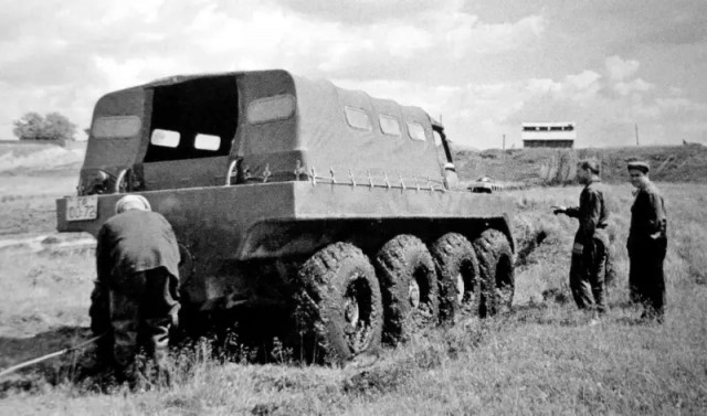 ГАЗ-44: плавающий грузовик из Советского Союза