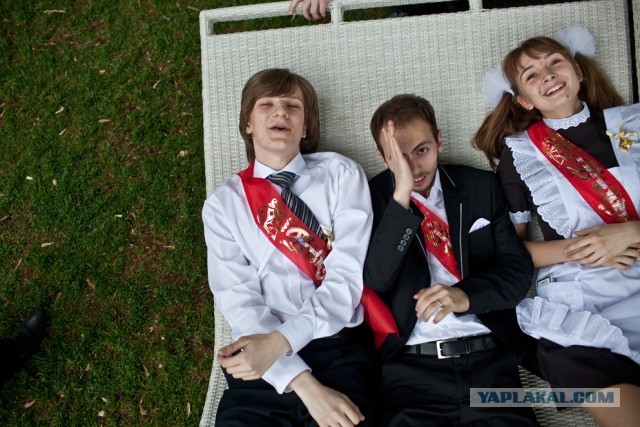 Школьницы на последнем звонке 2013