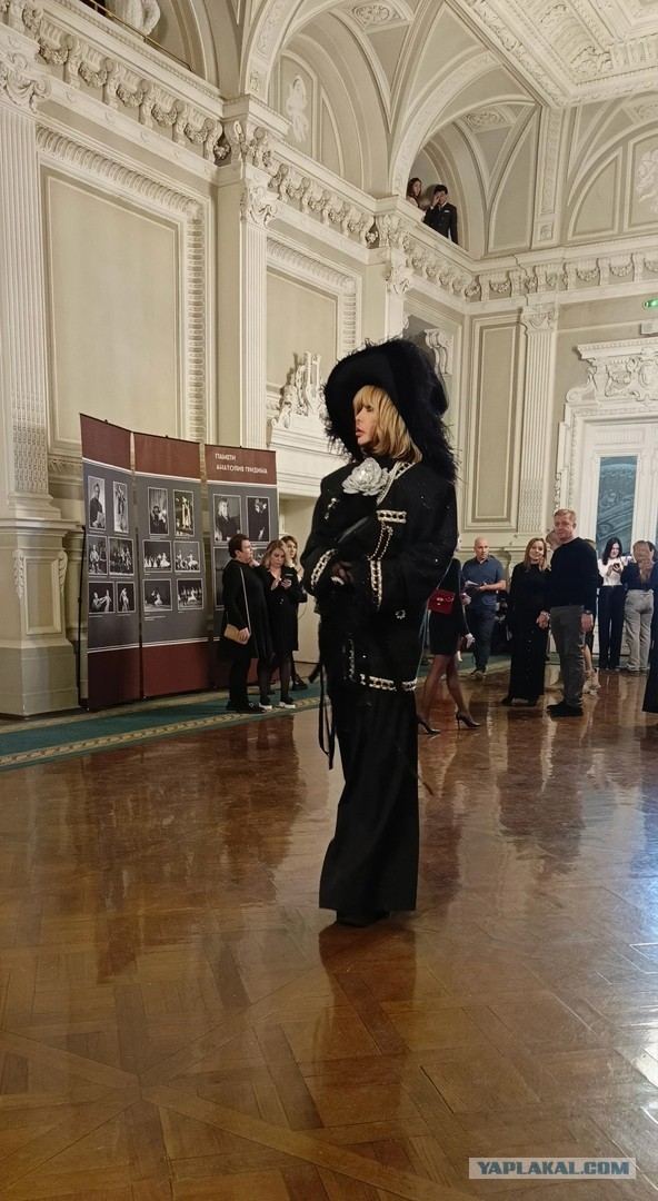 От звезды все в шоке