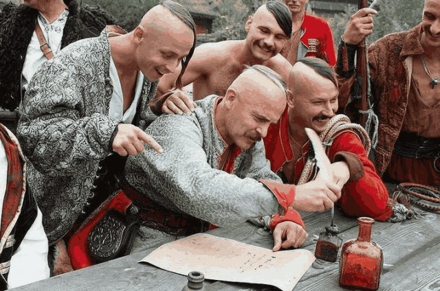 Зачем запорожские казаки носили чуб на бритой голове? Почему над этой прической так смеялись русские?